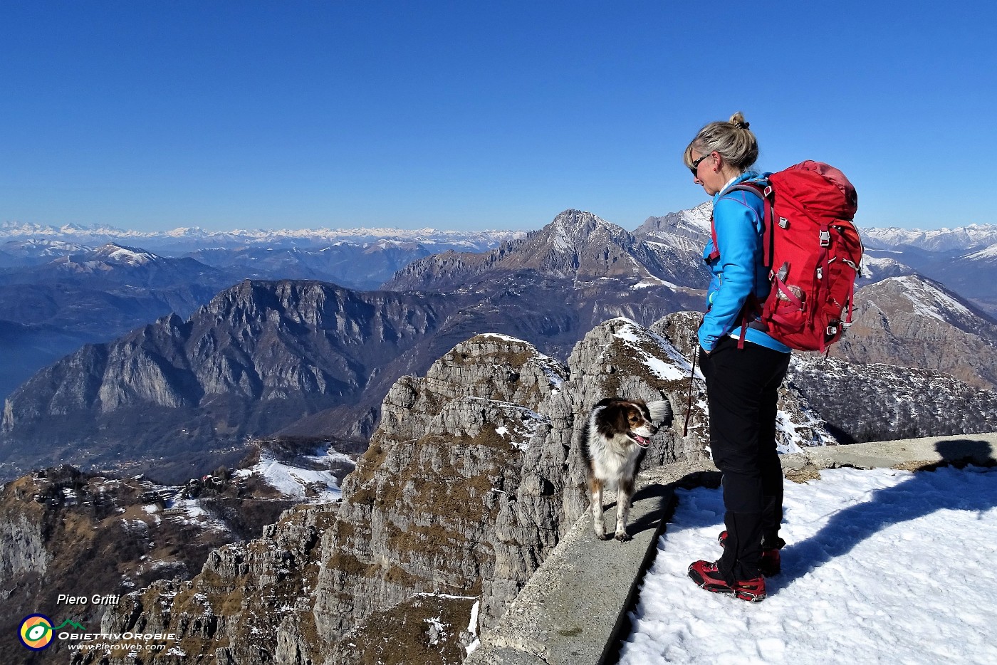 54 Vista panoramica sui Piani d'Erna, e il S. Martino,  verso la cresta nord del Resegone, le Grigne,.JPG